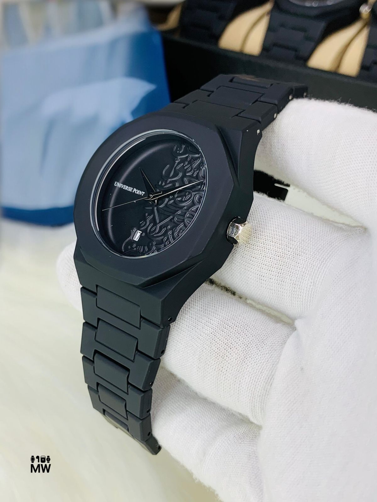 AURA Stylish Men's Watch - Arabic Numeral Dial, Date Function & Steel Chain